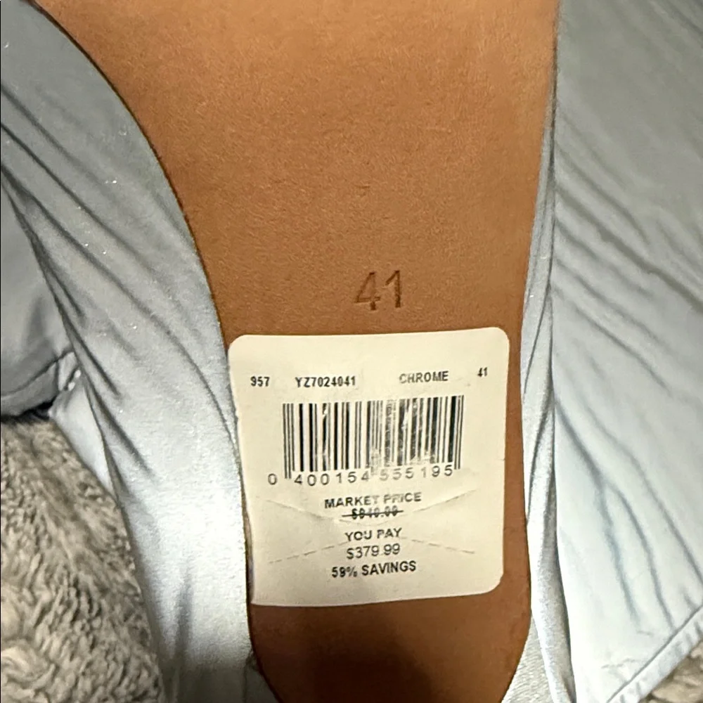 Light Reflected Yeezy Over the Thigh - Picture 2 of 4